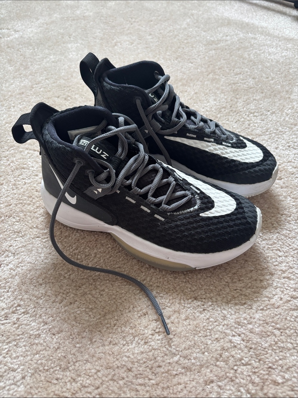 Nike Zoom Rise size 5